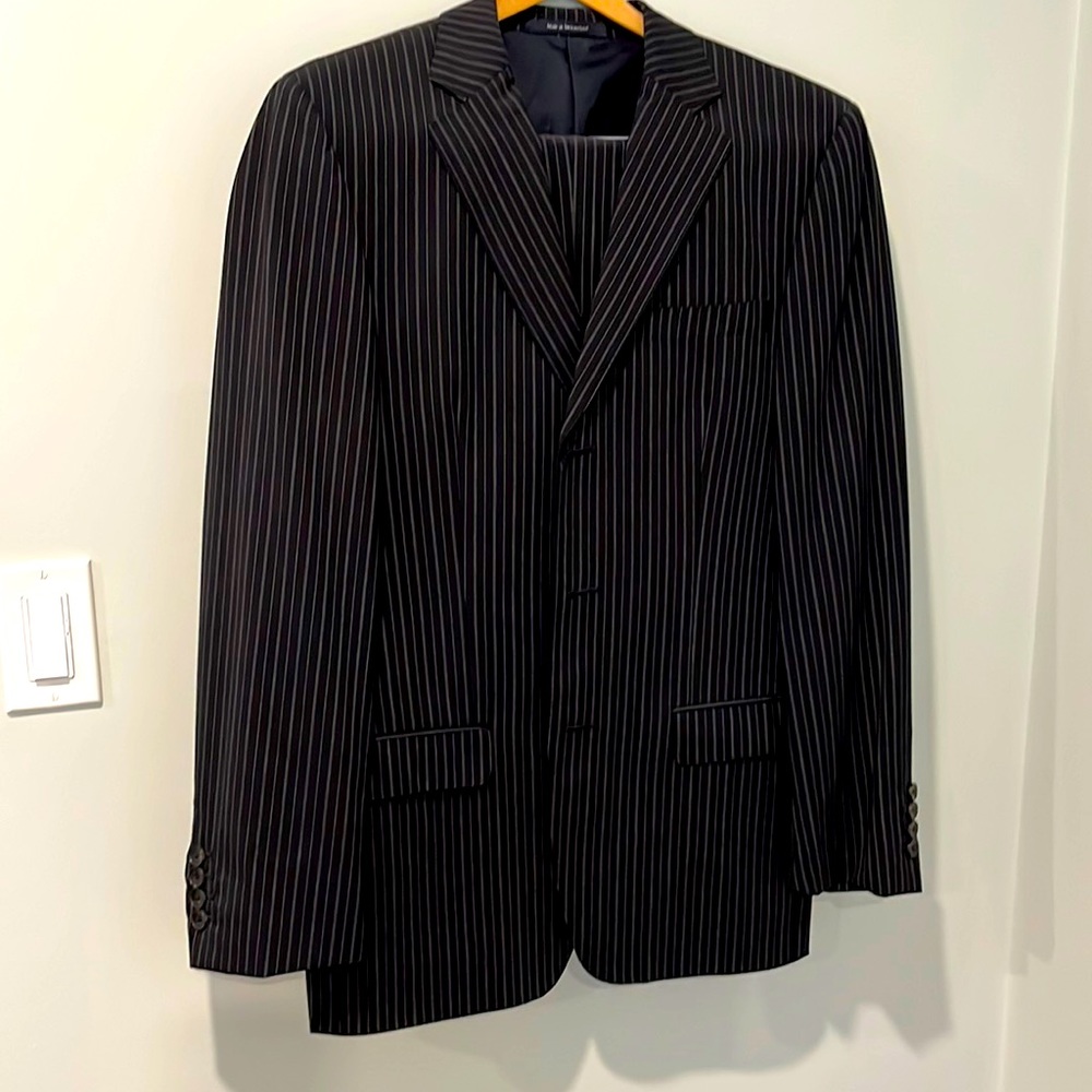 Men’s vintage pinstriped Gucci Suit. Excellent condition